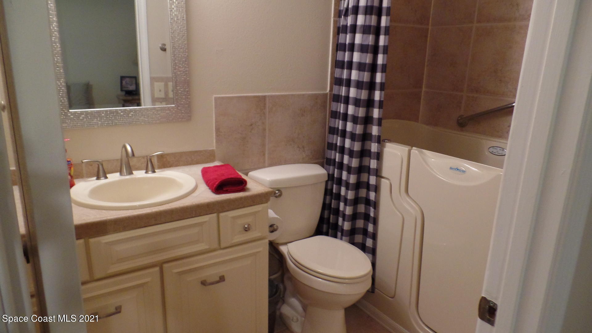 7667 North Wickham Road, Unit 1402 Melbourne, FL 32940 - Photo 9 of 22 Master Bath