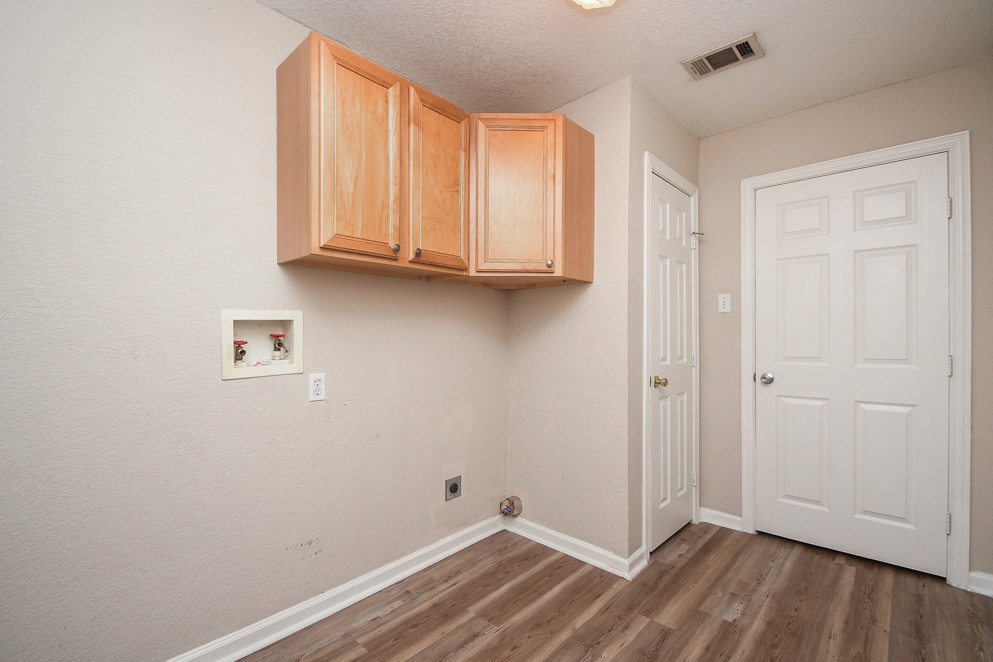 16902 Berry Road Pearland, TX 77584 - Photo 16 of 30 Inside utility with cabinets for storage