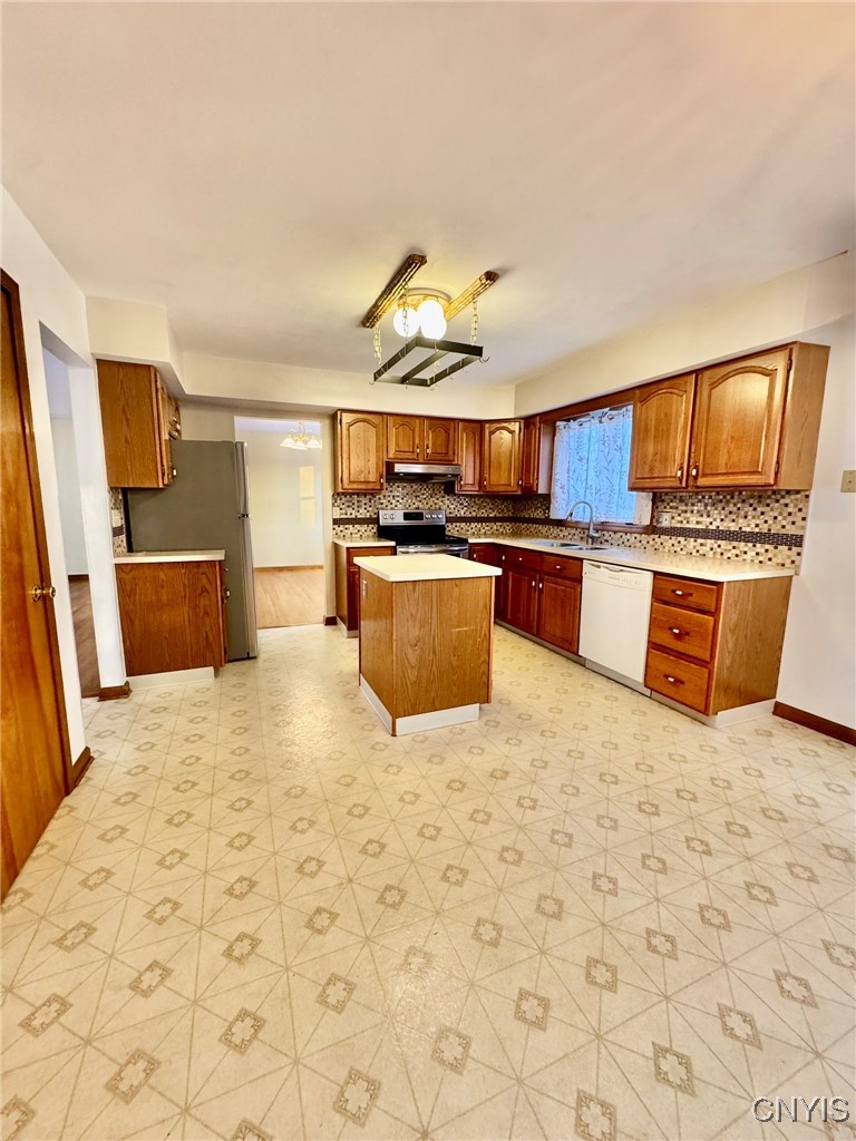 6213 Diffin Road Cicero, NY 13039 - Photo 12 of 30