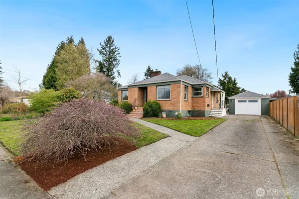 $600,000 | 214 J Street Northeast, Auburn, WA 98002