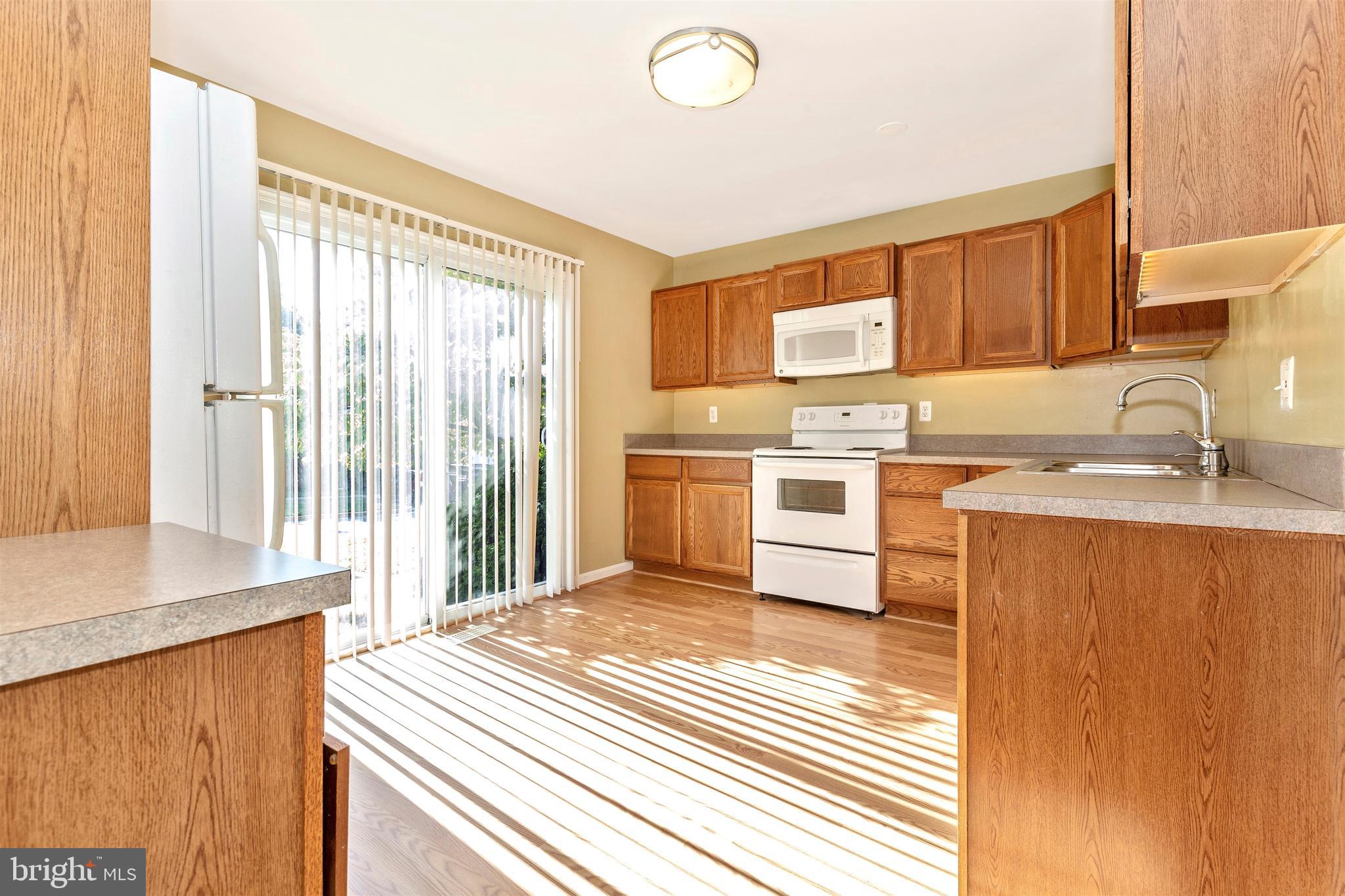 72 Apple Way Frederick, MD 21703 - Photo 4 of 54 Natural Light in KIT