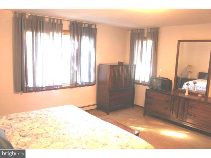 1355 County Line Road Huntingdon Valley, PA 19006 - Photo 12 of 19 Gallery Image 12