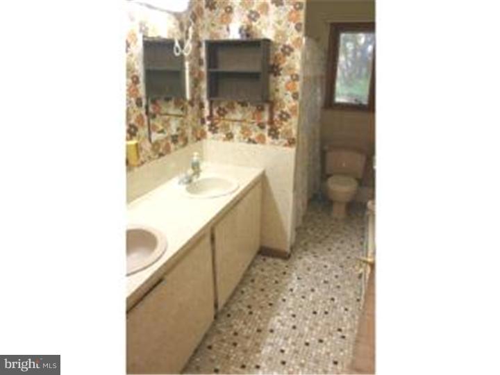1355 County Line Road Huntingdon Valley, PA 19006 - Photo 17 of 19 Gallery Image 17