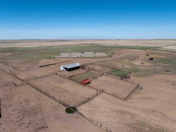 $3,658,500 | 813 Ac, Follett, TX 79034