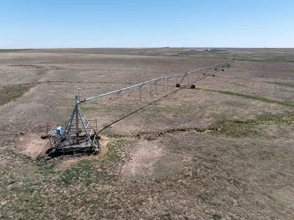 $3,658,500 | 813 Ac, Follett, TX 79034