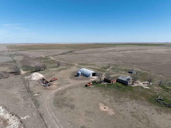 $3,658,500 | 813 Ac, Follett, TX 79034