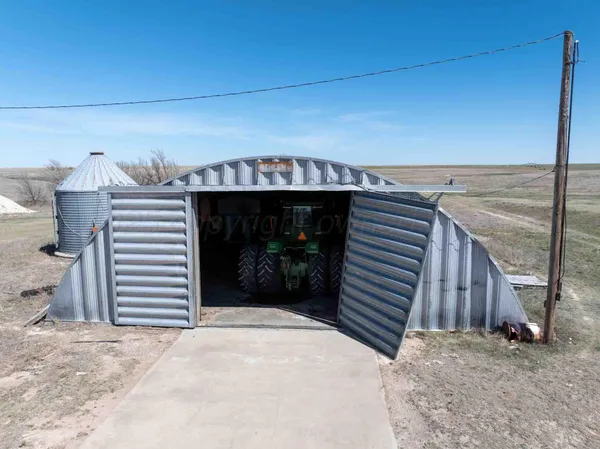 $3,658,500 | 813 Ac, Follett, TX 79034