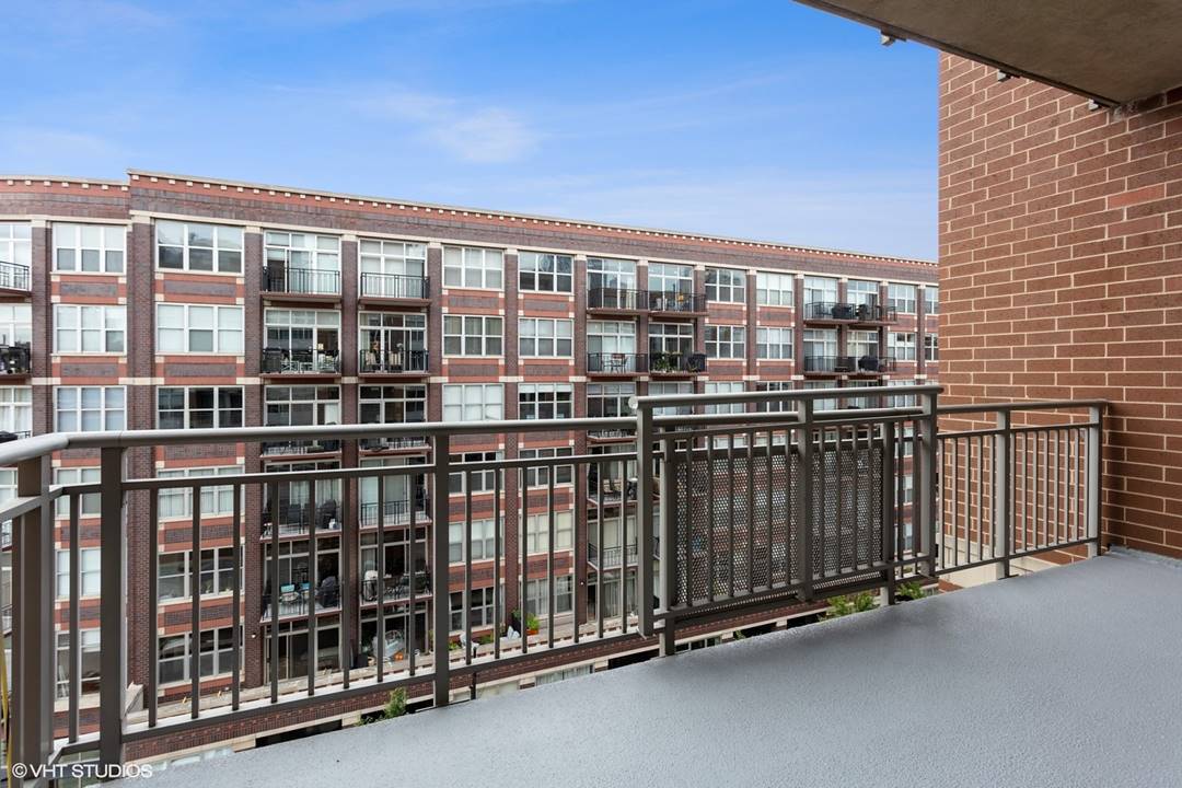111 South Morgan Street, Unit 711 Chicago, IL 60607 - Photo 9 of 11 a view of a balcony with city view