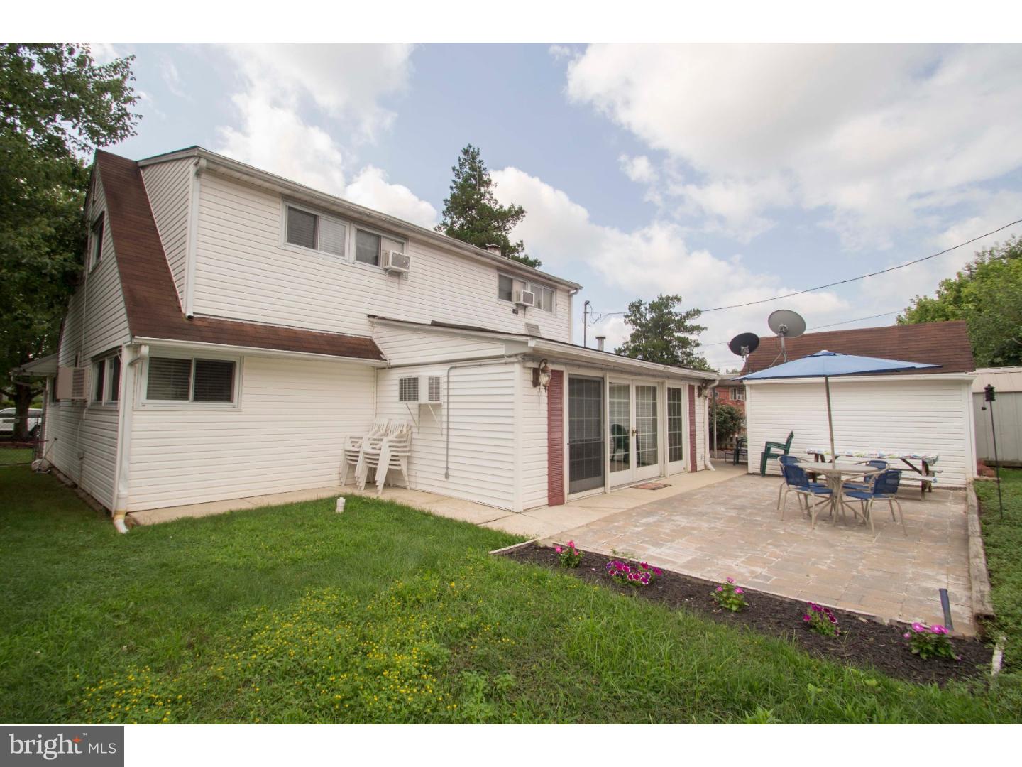 17 Hydrangea Road Levittown, PA 19056 - Photo 3 of 18 Exterior Back