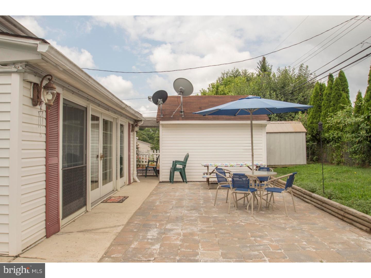 17 Hydrangea Road Levittown, PA 19056 - Photo 4 of 18 Patio