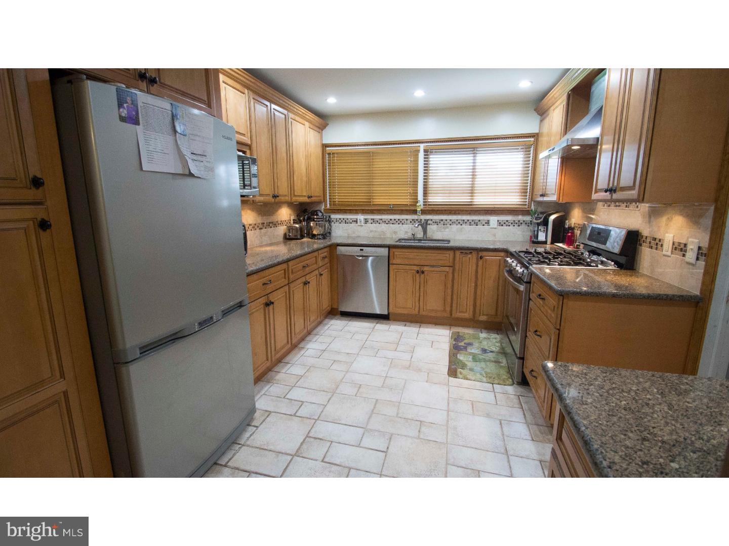17 Hydrangea Road Levittown, PA 19056 - Photo 5 of 18 Kitchen