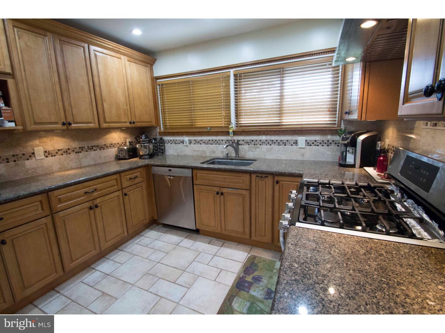 17 Hydrangea Road Levittown, PA 19056 - Photo 6 of 18 Kitchen