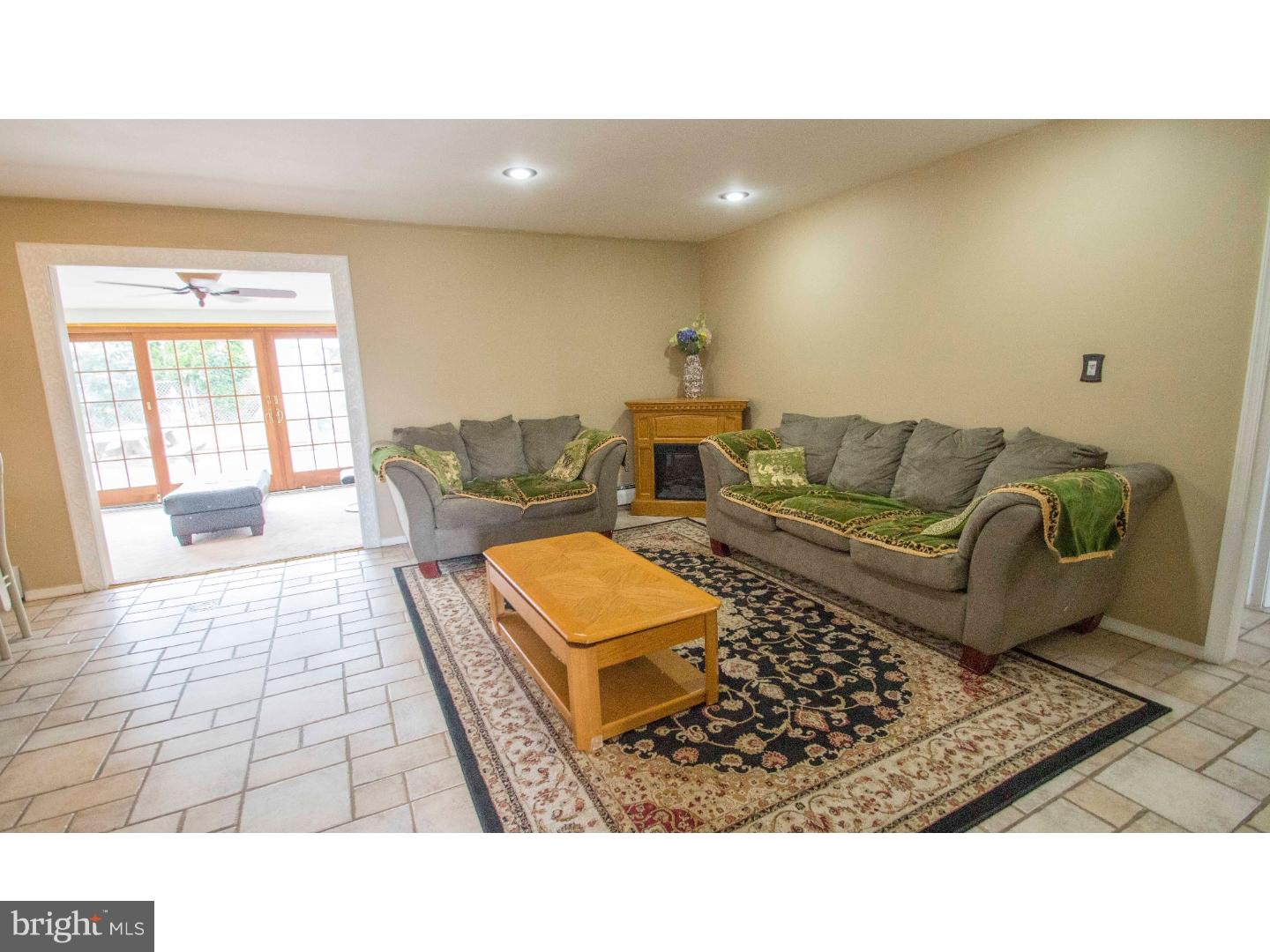 17 Hydrangea Road Levittown, PA 19056 - Photo 7 of 18 Living Room
