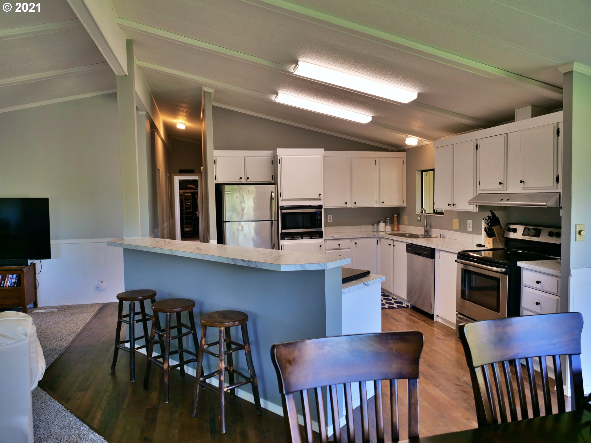 28070 South Cramer Road Canby, OR 97013 - Photo 3 of 17