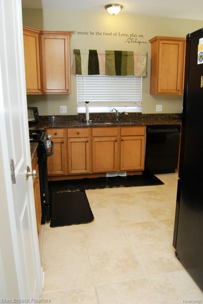 3915 Cone Avenue Rochester, MI 48309 - Photo 19 of 40 DSC_3947.jpg