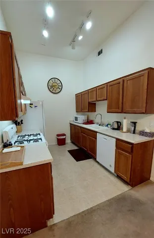 $1,995 | 8985 South Durango Drive, Unit 2014, Las Vegas, NV 89113