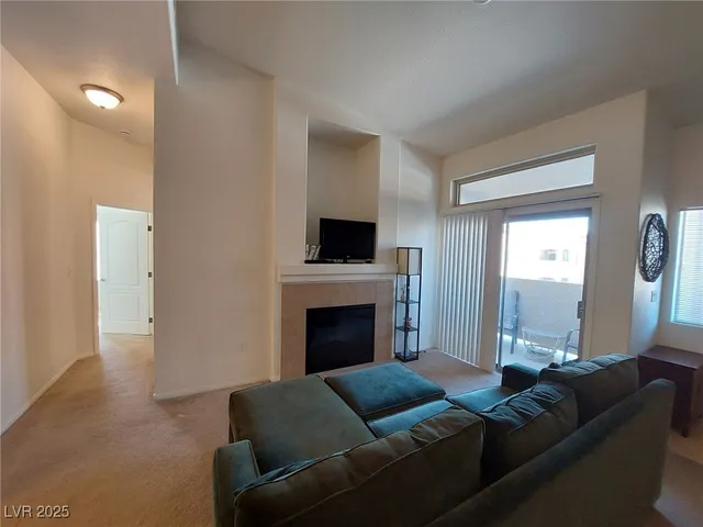 $1,995 | 8985 South Durango Drive, Unit 2014, Las Vegas, NV 89113