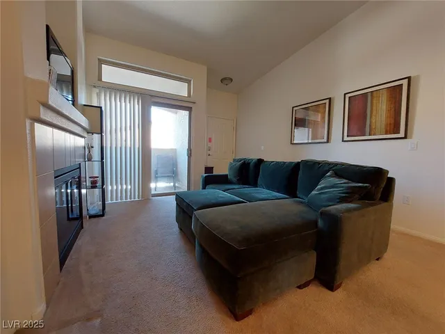 $1,995 | 8985 South Durango Drive, Unit 2014, Las Vegas, NV 89113