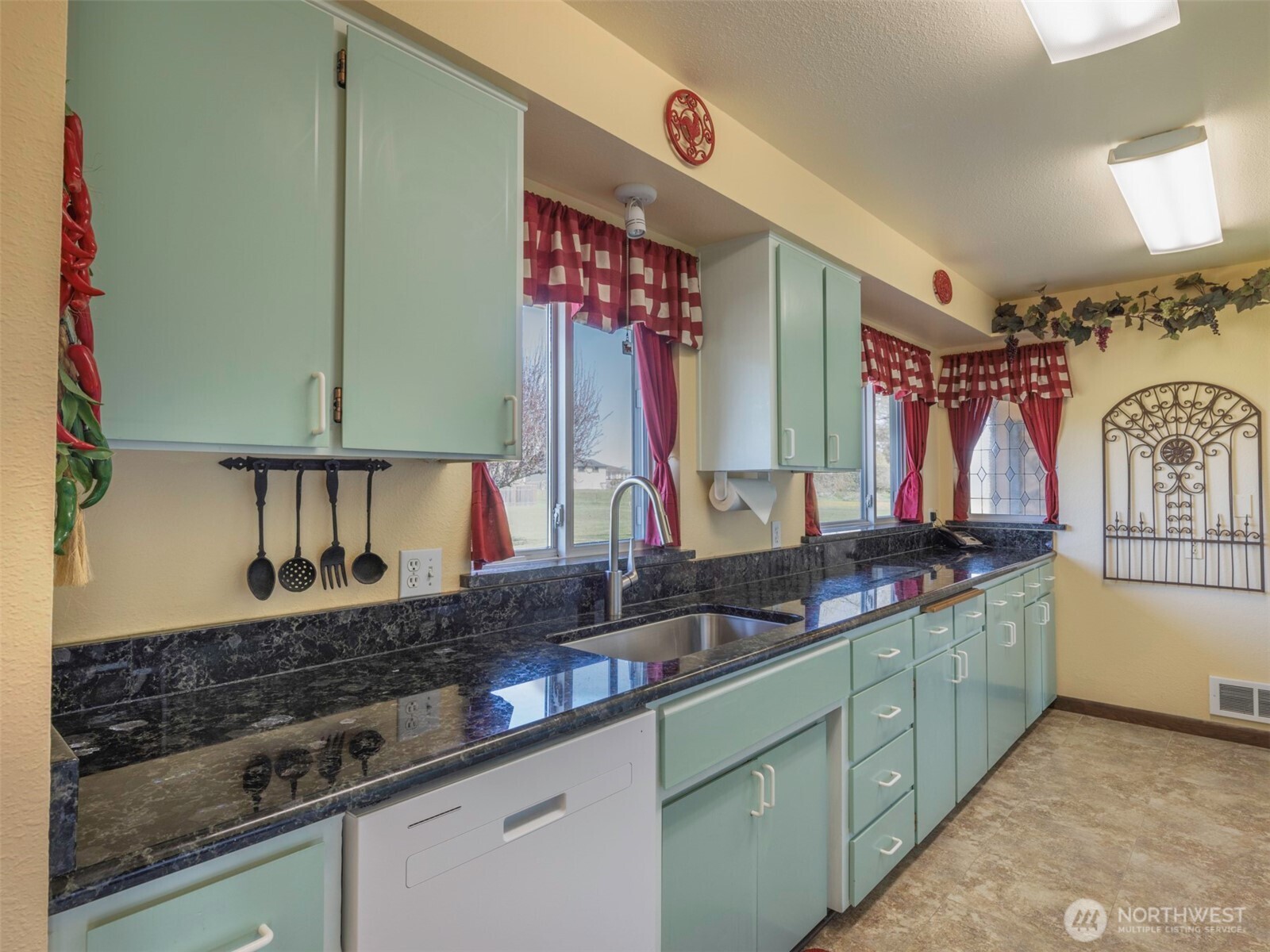 1110 Cameron Road Sequim, WA 98382 - Photo 8 of 39