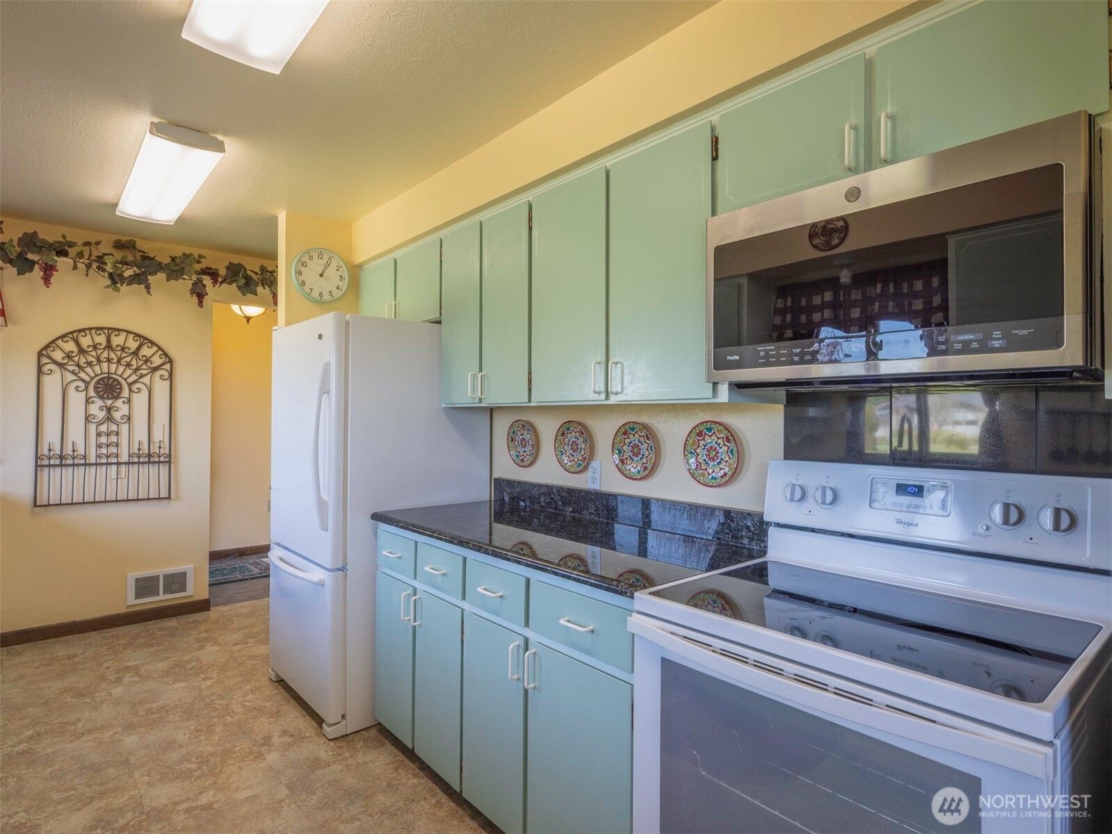 1110 Cameron Road Sequim, WA 98382 - Photo 9 of 39