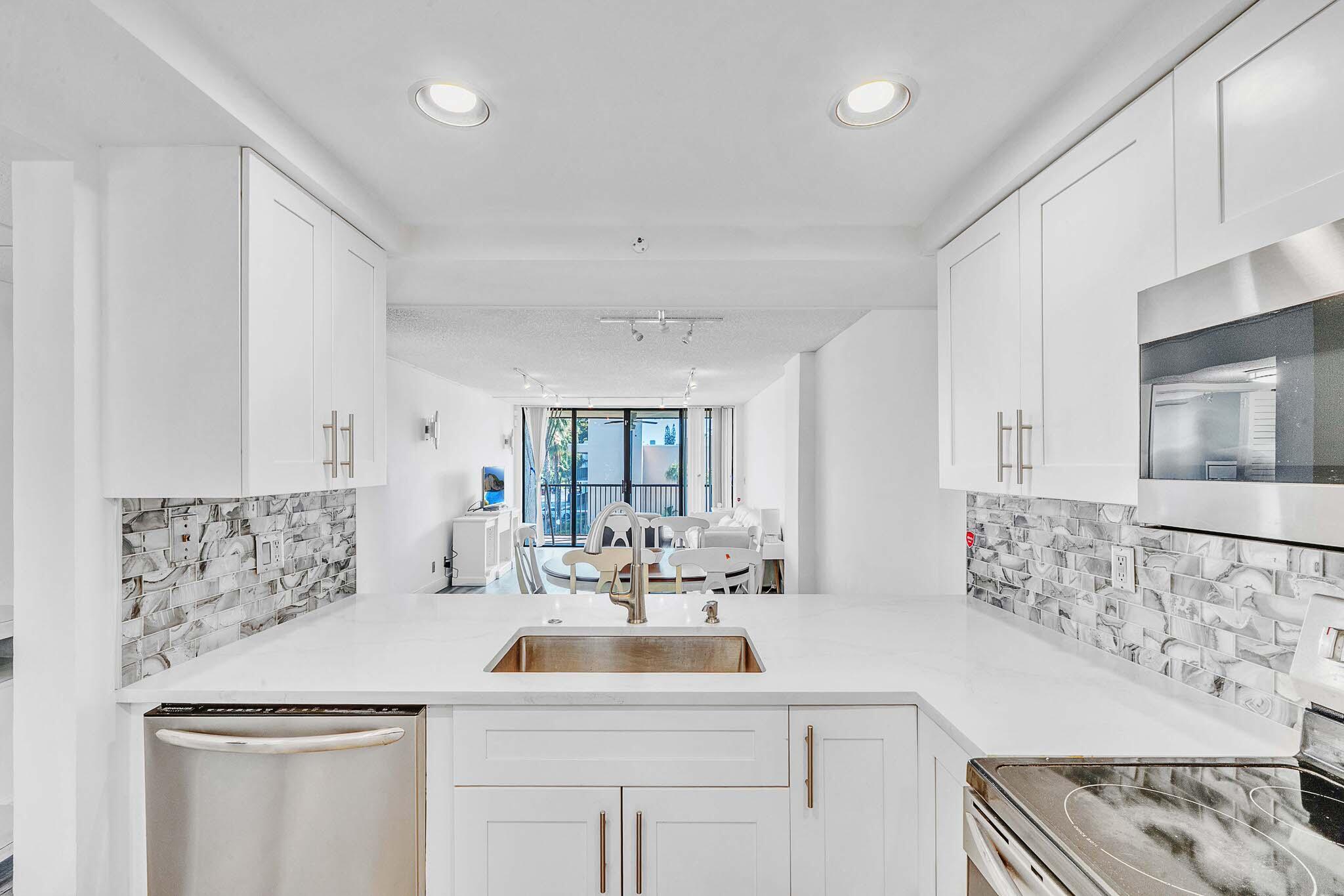 17 Royal Palm Way, Unit 3010 Boca Raton, FL 33432 - Photo 11 of 57 4 Kitchen (6)