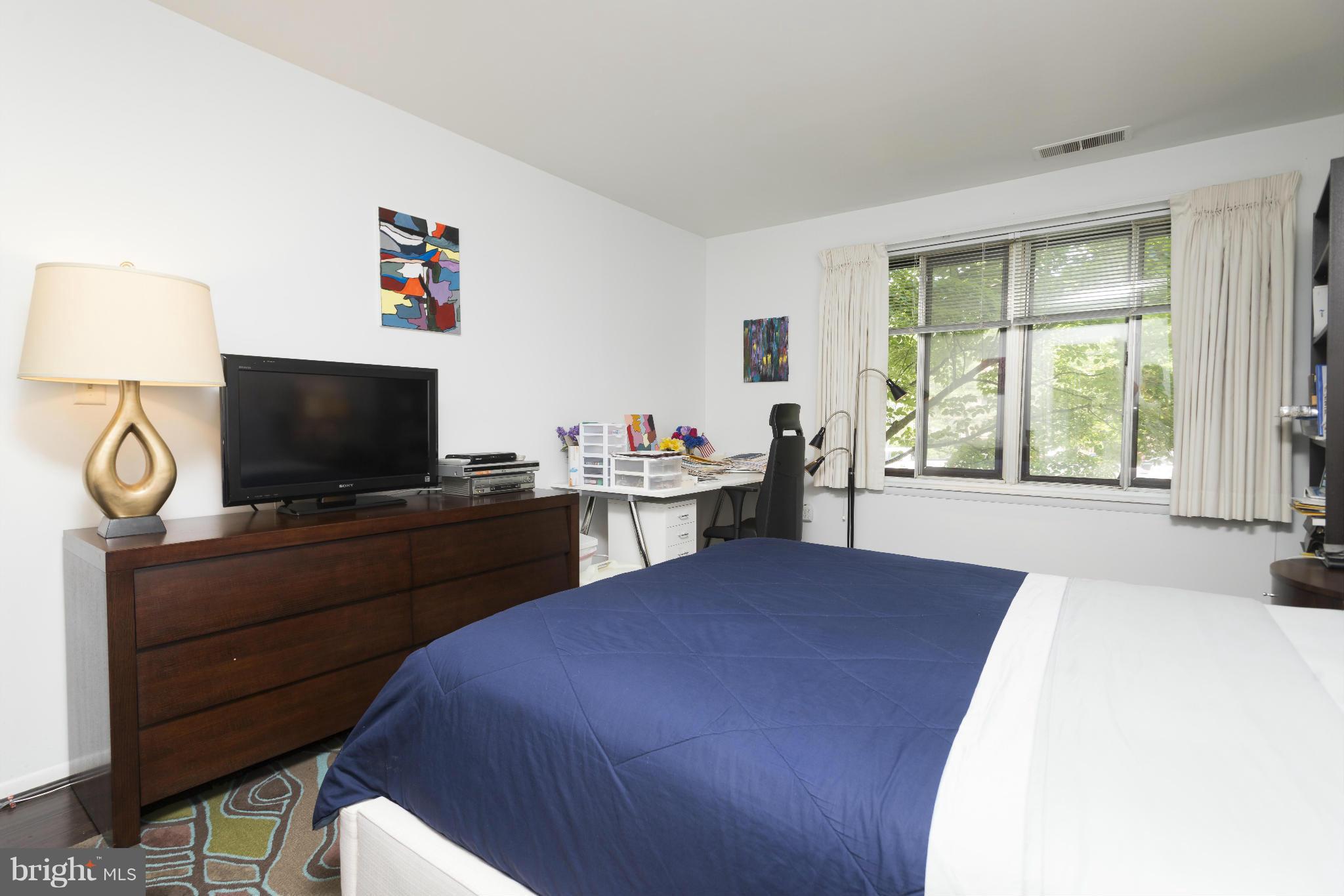 5 Hamill Road, Unit 5C Baltimore, MD 21210 - Photo 15 of 24 a bedroom with a bed and a flat screen tv