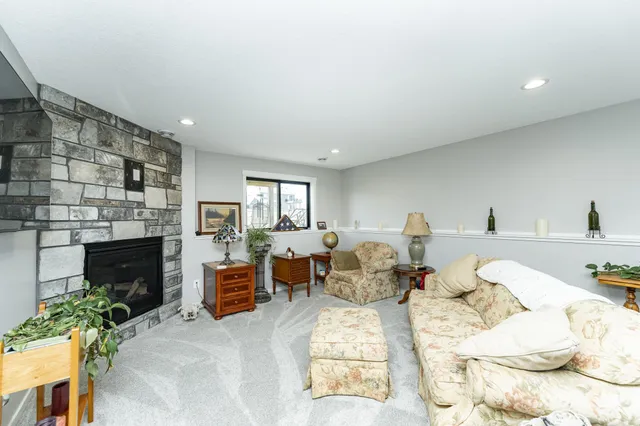 $529,000 | 179 Stonelake Drive Southeast, Rochester, MN 55904