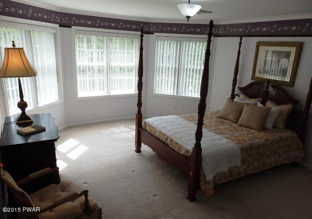 133 Oak Ridge Drive Milford, PA 18337 - Photo 4 of 12