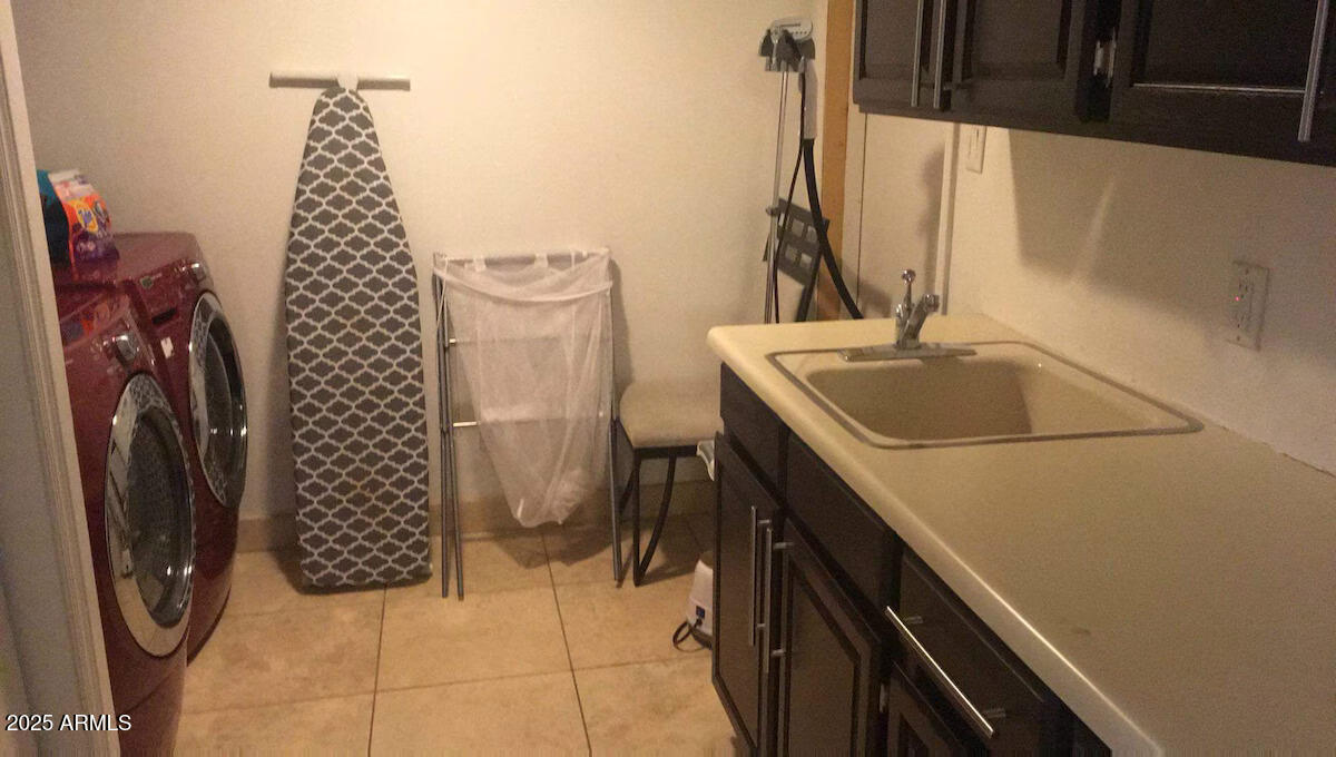 10413 North 45th Place Phoenix, AZ 85028 - Photo 15 of 25 a utility room with dryer and washer