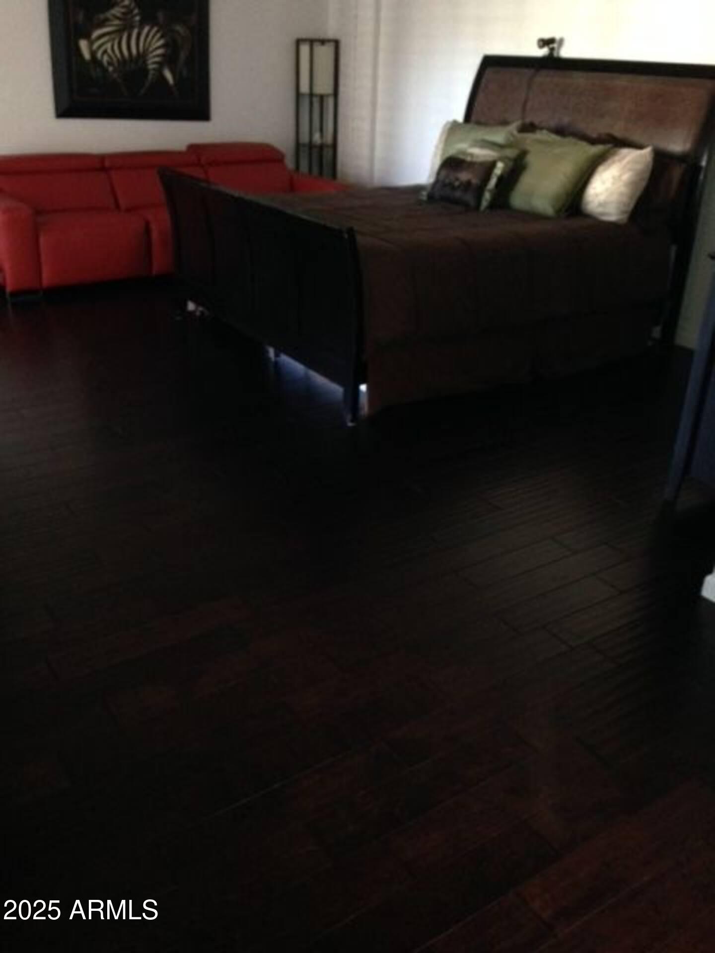 10413 North 45th Place Phoenix, AZ 85028 - Photo 9 of 25 a living room with furniture