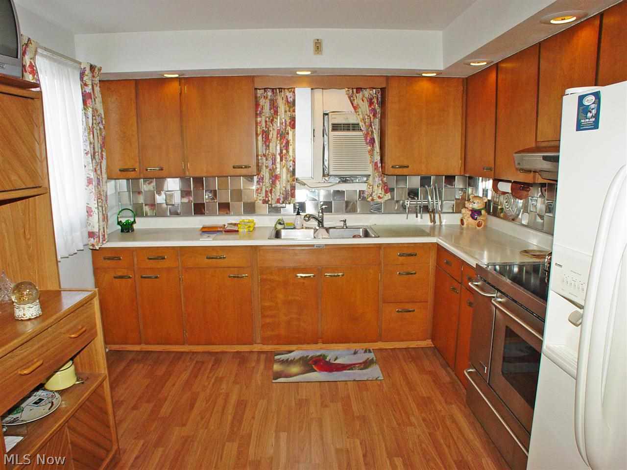 144 Beverly Avenue Weirton, WV 26062 - Photo 5 of 10