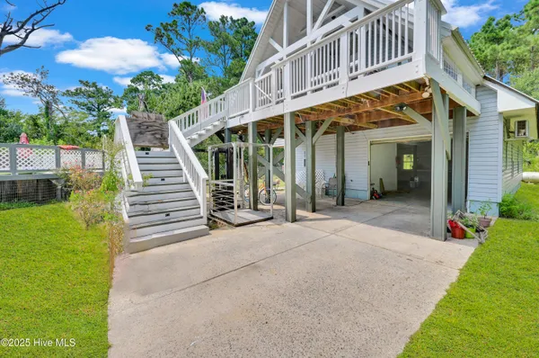 $325,500 | 640 Old Pamlico Beach Road, Belhaven, NC 27810