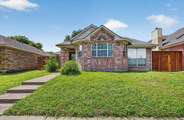 $1,950 | 505 Picketts Drive, Mesquite, TX 75149