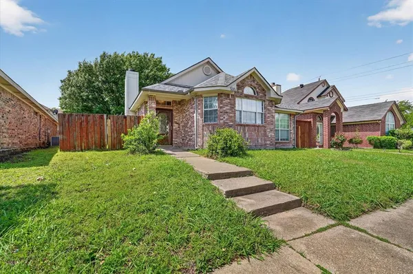 $1,950 | 505 Picketts Drive, Mesquite, TX 75149