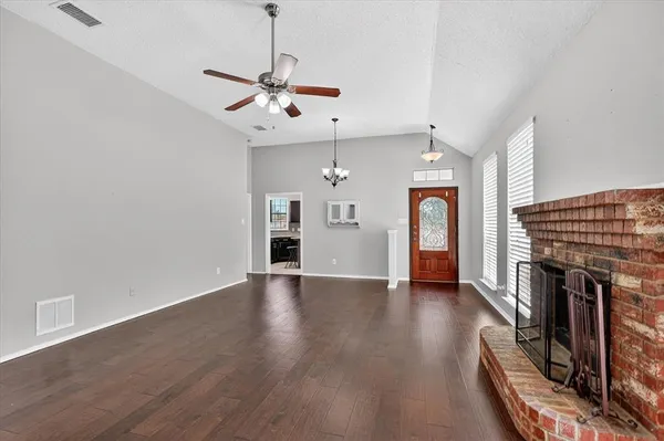 $1,950 | 505 Picketts Drive, Mesquite, TX 75149