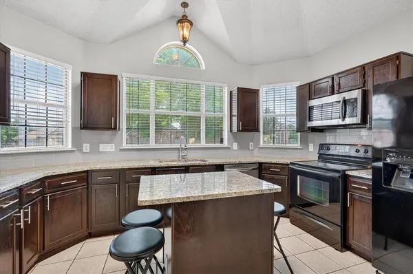 $1,950 | 505 Picketts Drive, Mesquite, TX 75149