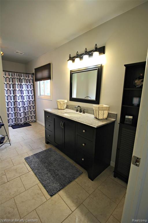 2180 Rochelle Park Drive Rochester Hills, MI 48309 - Photo 17 of 35