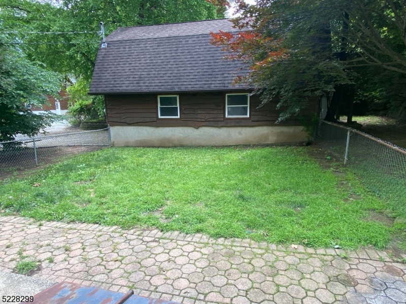 9 Dock Road Denville, NJ 07866 - Photo 19 of 21 a backyard of a house with table and chairs