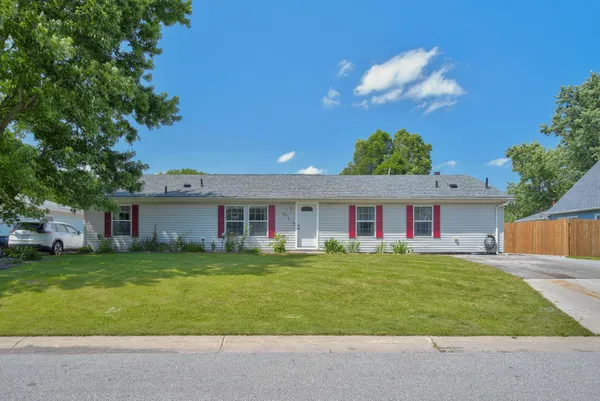 $299,900 | 371 Pinewood Drive, Valparaiso, IN 46385