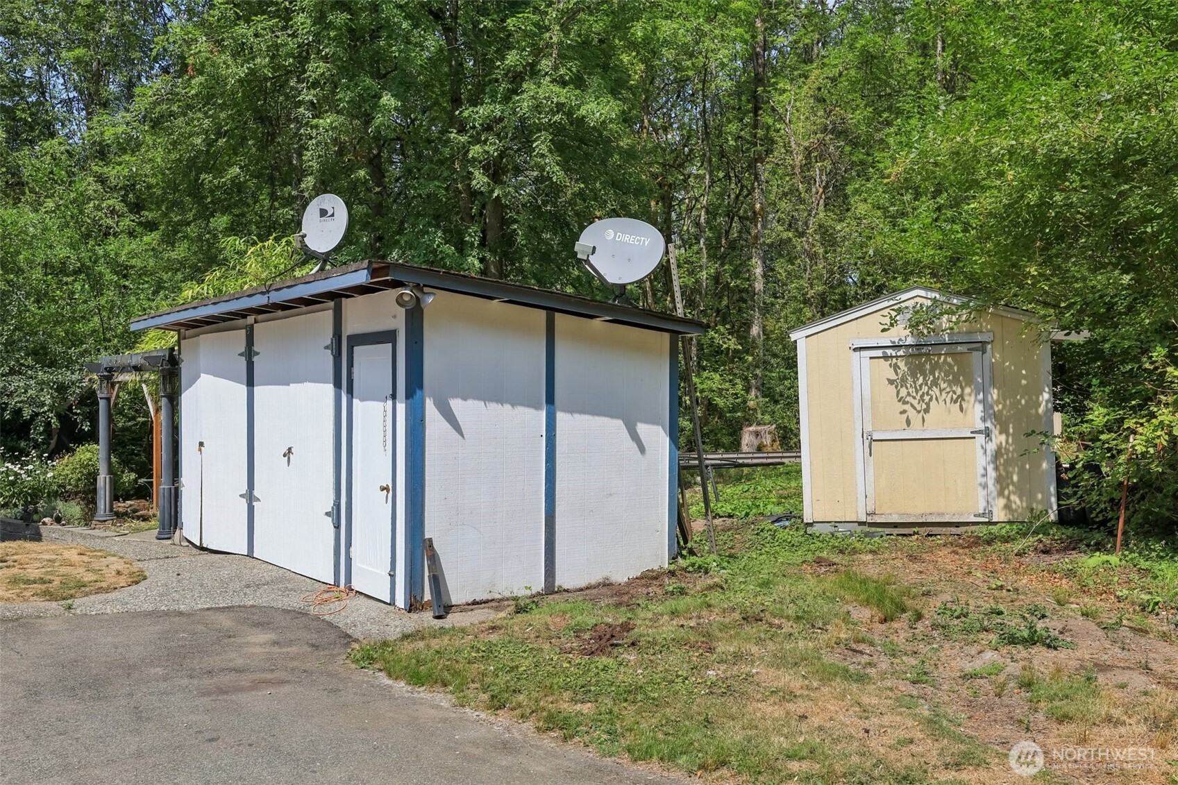 17209 West Riverside Drive Bothell, WA 98011 - Photo 25 of 39 a bathroom with a sink and mirror