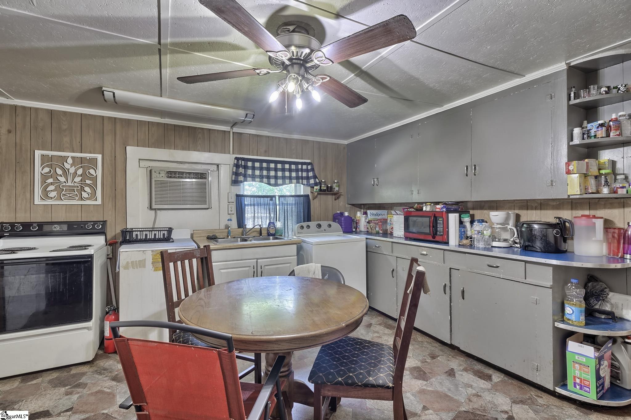 448 Bobo Road Wellford, SC 29385 - Photo 3 of 20 Gallery Image 3