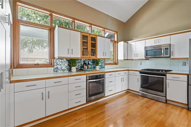 $355,000 | 3009 South Viking Court, Independence, MO 64057