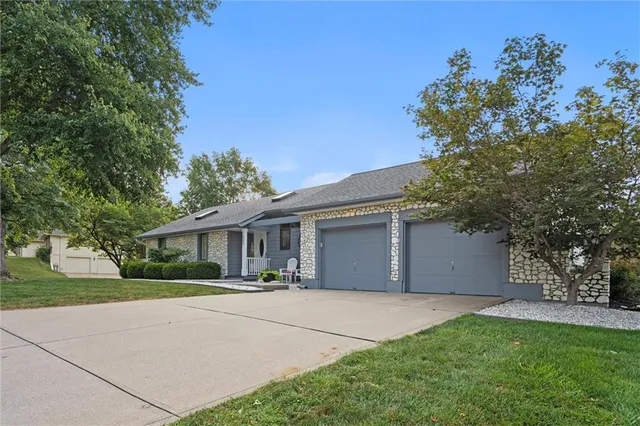 $355,000 | 3009 South Viking Court, Independence, MO 64057