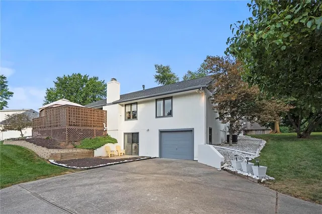 $355,000 | 3009 South Viking Court, Independence, MO 64057