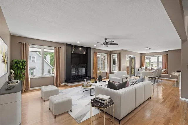 $355,000 | 3009 South Viking Court, Independence, MO 64057