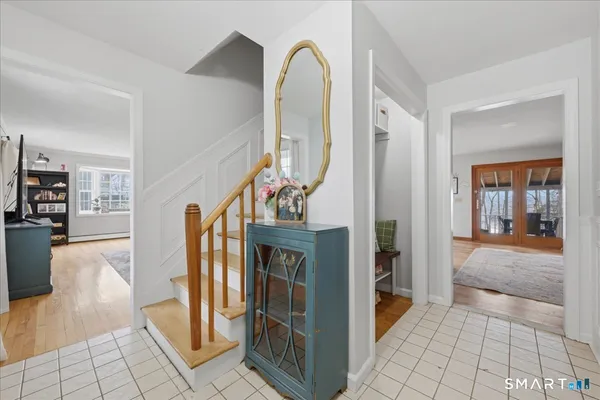 a view of an entryway with a livingroom