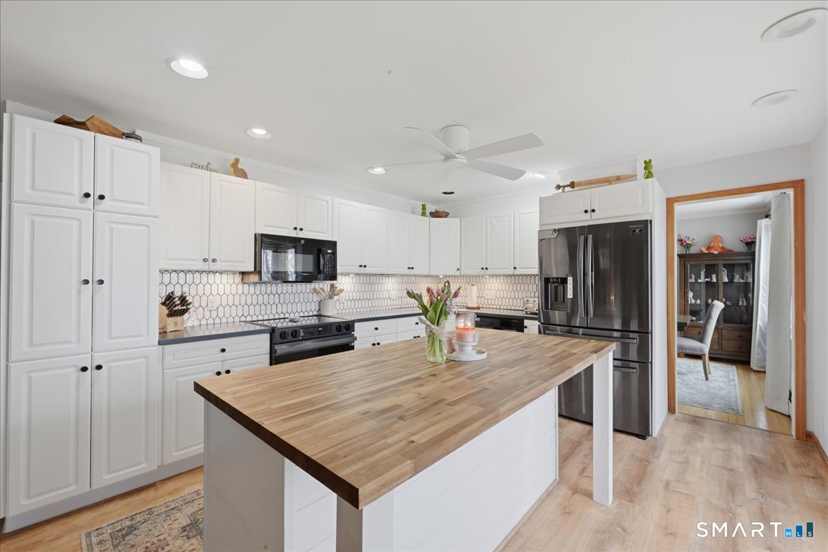 15 Ferry View Drive Ledyard, CT 06335 - Photo 5 of 40