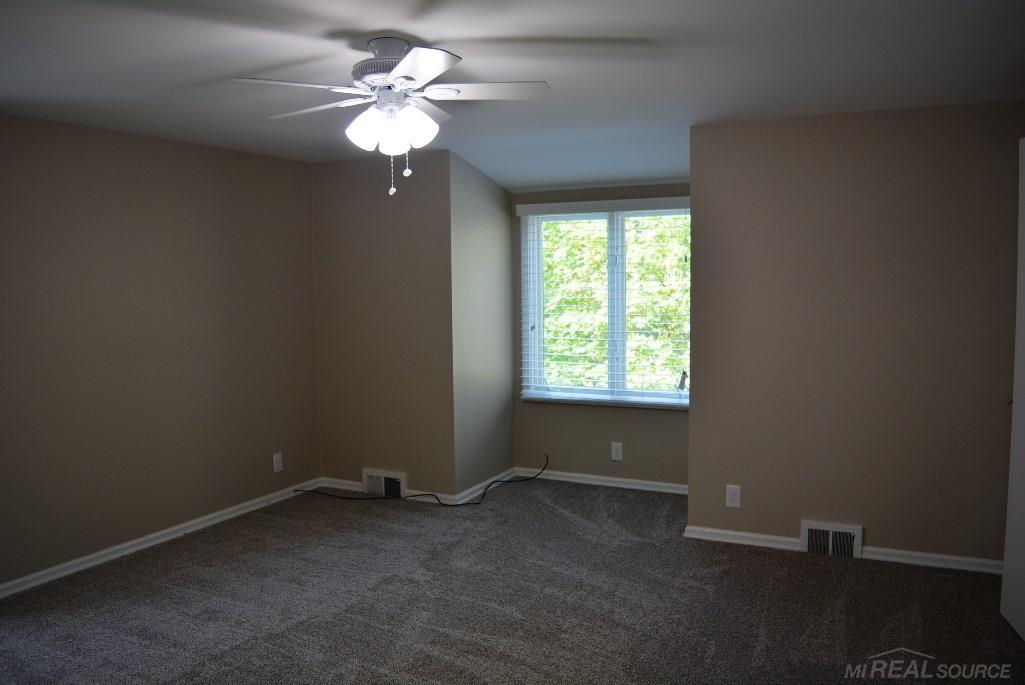 885 Neff Road Grosse Pointe, MI 48230 - Photo 22 of 39 31251213-21.JPG