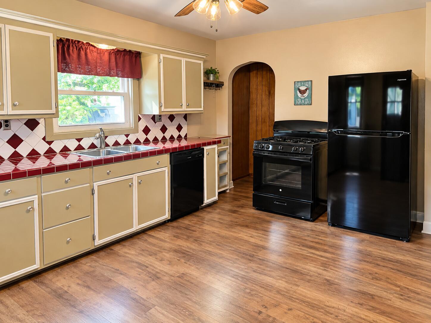 1509 Illinois Street Racine, WI 53405 - Photo 9 of 35 Kitchen