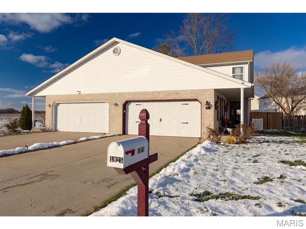 1925 Chevy Drive Belleville, IL 62221 - Photo 2 of 33